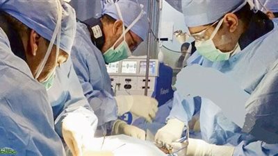 منع سفر طاقم طبي بمستوصف خاص بالنماص تسبب في قطع وريد شاب