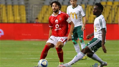الأهلي يتفوق على المصري بهدف مروان في شوط أول ساخن