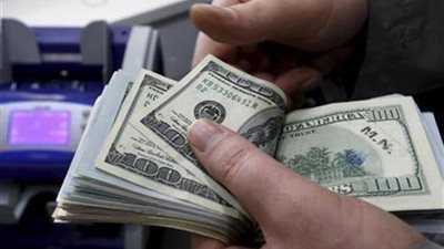 الدولار يواصل ارتفاعه الجنوني ويكسر حاجز الـ19 في البنوك