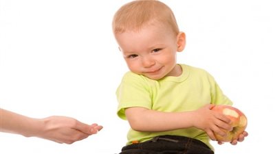 8 نصائح هامة للتعامل مع الطفل الاناني وتقويم سلوكه