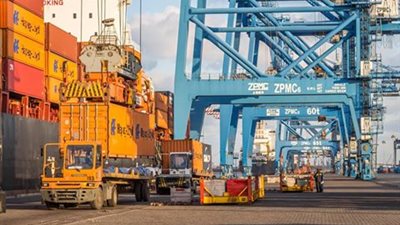 طوارئ في ميناء دمياط بسبب تعطل قطار بضائع