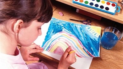 4 حيل بسيطة لزيادة اهتمام الطفل بالرسم والتلوين