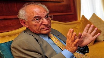 فاروق الباز: الصحراء الغربية في مصر تعوم على أبار مياه  