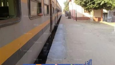 أهالى قرية الحاج عمر بالشرقية يناشدون المسؤولين بسرعة تطوير محطة القطارات (صور)