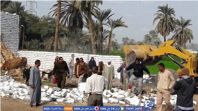 إزالة 13 حالة تعدٍ على أراضي زراعية بقرية 