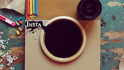 إمرأة مسنة تشعل 