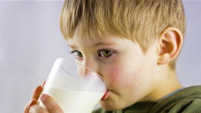 الحليب كامل الدسم يجعل الأطفال أكثر رشاقة من غيرهم