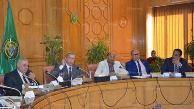 ننشر تفاصيل الاجتماع التنفيذي لمحافظ الإسماعيلية (صور)