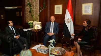 وزيرة التعاون الدولى تبحث مع محافظ الوادى الجديد 