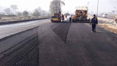 طرق المنيا تبدأ في أعمال رصف مدخل مطاي 