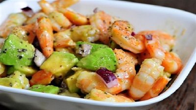 بالخطوات.. طريقة عمل سلطة الجمبري بالأفوكادو