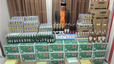 مداهمة محل لبيع الخمور بدون تراخيص بالنزهة