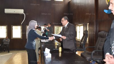 محافظ الفيوم يُكرم المتفوقين دراسيا من أبناء أعضاء اللجنة الرياضية  