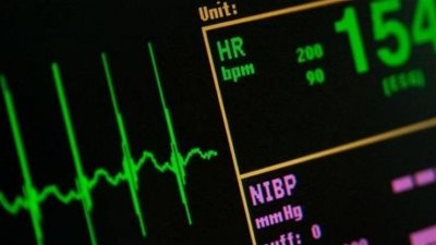 تطبيق هاتفي لمساعدة الأطباء بمستشفيات بريطانية على مراقبة صحة المرضى