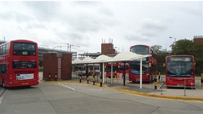 سائق حافلة يطلب من راكب النزول بسبب ترتيله القران بلندن