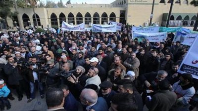 وقفة تضامنية لطوائف مسيحية أردنية تنديدا بالعملية الإرهابية بالكرك