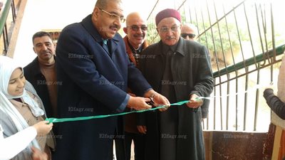 وكيل تعليم مطروح يفتتح معرض الانشطة المكتبية بمجمع العوام (صور)