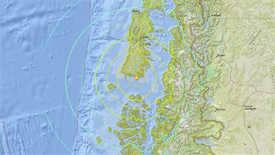 تحذيرات تسونامي بعد زلزال قوي في 