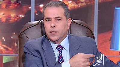 توفيق عكاشة بجلباب بلدي على حصان في مزرعته (صورة)