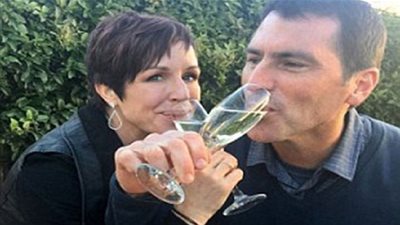 على غير المعتاد.. زوجان يحتفلان بطلاقهما