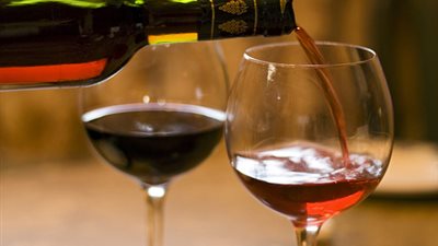 إحذر تناول الخمر يومياً لأنه يسبب الكثير من الأمراض !