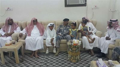 قائد حرس الحدود بجازان ينقل تعازي القيادة لذوي الرقيب 