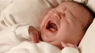 ام تلد طفله وتتركها في عيادة طبيب بالدقهلية 