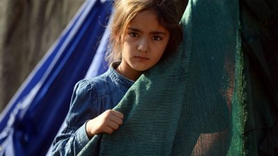 عجوز يهتك عرض فتاة قاصر في دبي!