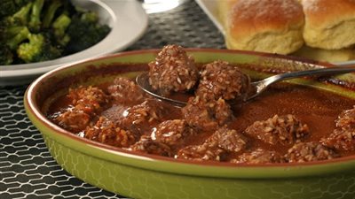 طريقة عمل الكفتة بالصلصة والخضروات