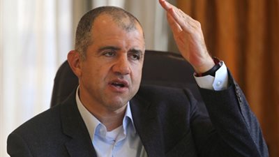 ممثل 100 شركة مديونة: 