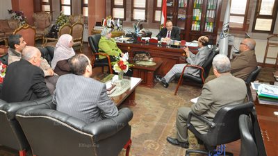 محافظ بني سويف يبحث وضع كيان واحد لتحسين أوضاع ذوي الإعاقة (صور)