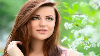 الابتسامة.. حركة سحرية تمنحكِ الثقة والعمر المديد