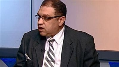 عضو نقابة الأطباء لمذيع 