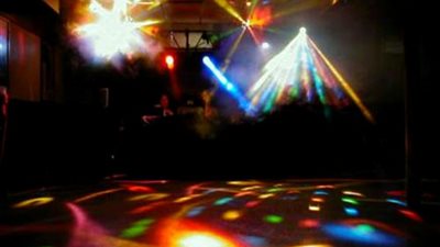 حفلة رقص مثيرة تهز المجتمع السعودي (فيديو)   