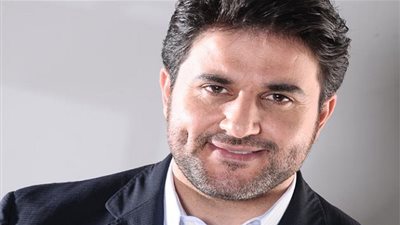 شاهد أول صورة لـ ملحم زين مع طفله الثالث 