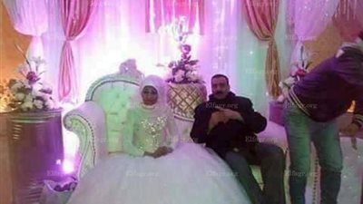 زفة شعبى لسيدة عجوز بفستان الزفاف في شوارع الإسكندرية (صور)