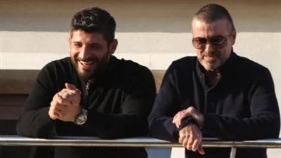 شاهد ماذا قال فادي فواز عن وفاة رفيقه مغي البوب جورج مايكل