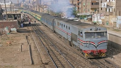 عودة حركة القطارات بعد خروج عربتين عن القضبان في بنى سويف
