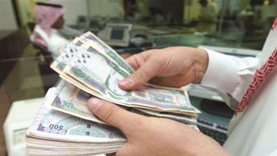 أزمات مالية للموظفين بالسعودية ومطالبهم تصل إلى 