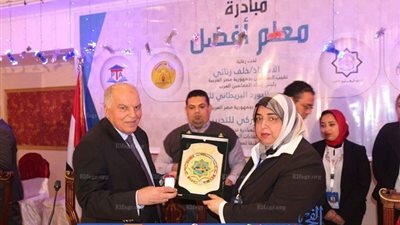  نقيب المعلمين: نعاهد السيسي على المضي بكل قوة وعزم نحو تطوير التعليم