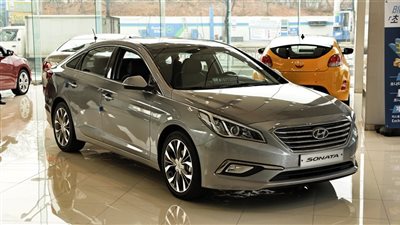 التجارة السعودية تستدعي هيونداي سوناتا بسبب خلل في تثبيت زجاج فتحة السقف !