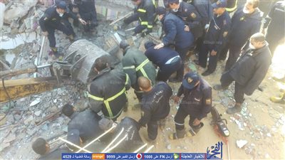الإنقاذ البري في الدقهلية  ينتشل جثة طفلة من أسفل انقاض عقار المنصورة (صور)