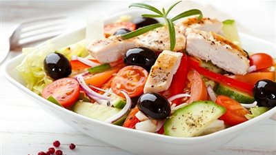 طريقة تحضير سلطة الدجاج والزيتون 