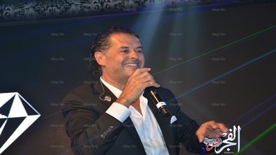 راغب علامة يصل بيروت بعد إحيائه حفل غنائي في شرم الشيخ (فيديو)
