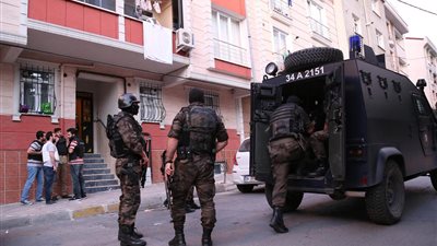 القبض على 8 عناصر من 