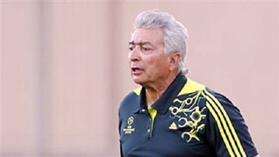 فرج عامر يطيح بحلمي طولان من قيادة سموحة 