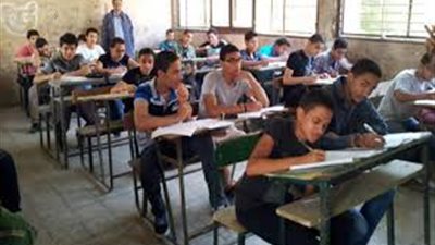 مُعلم لغة عربية يدعو الوزارة لتغيير المنظومة التعليمية للتصدى للغش