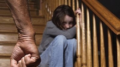  أم تجبر طفلتها على ممارسة الرذيلة لتوفير مصاريف الحج !