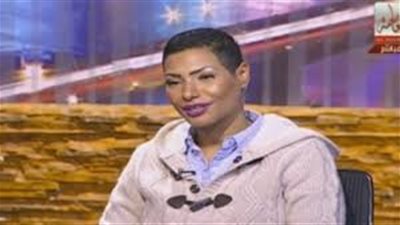 خبيرة أبراج لـ