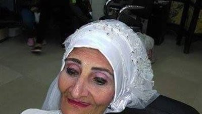 امرأة مسنة احتفلت بمفردها بزواجها.. فقبضت عليها الشرطة !